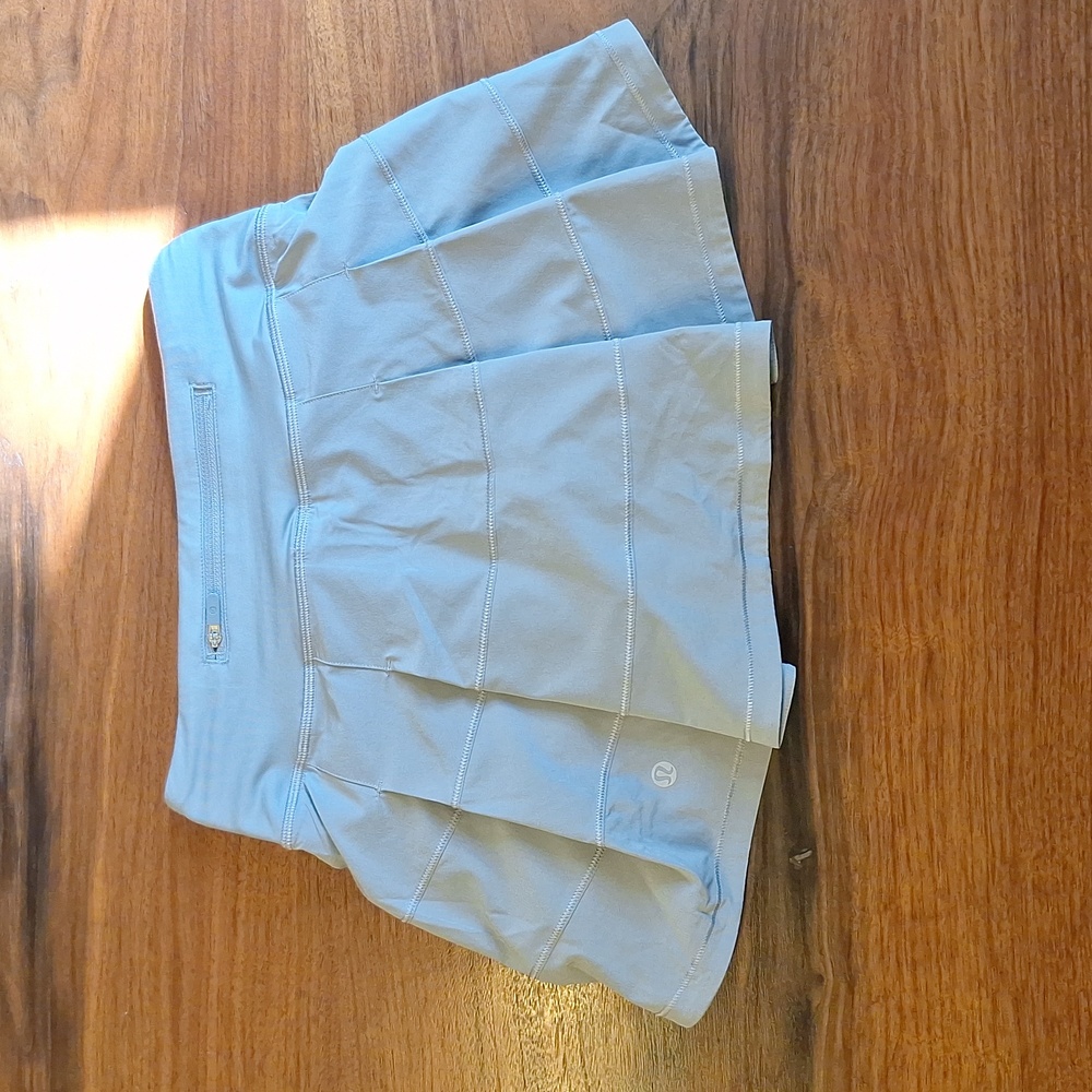 NEVER WORN lululemon skirt